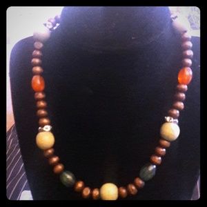 Hello I'm selling a gorgeous wood necklace